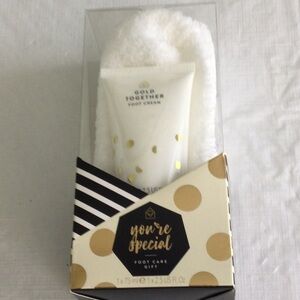 Gold Together Foot Cream with White Socks